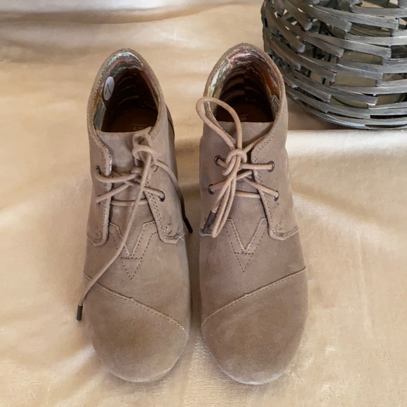 Toms Shoes - Toms suede booties